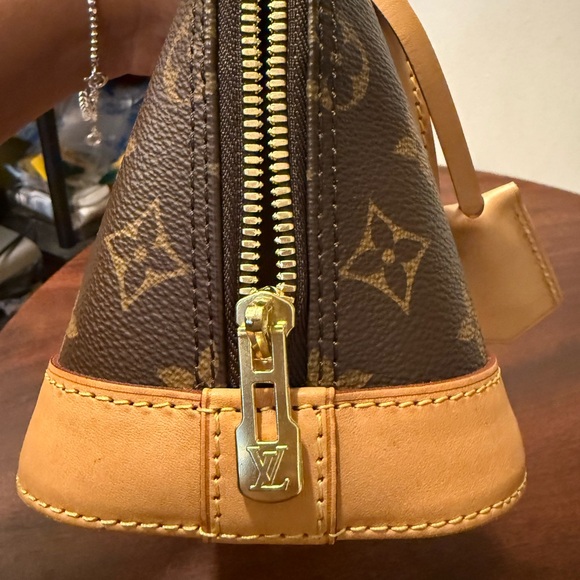 Louis Vuitton Alma BB - Picture 11 of 16